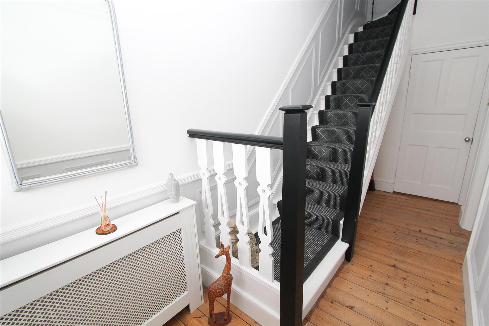 3 bed property in Hackbridge Road, Wallington